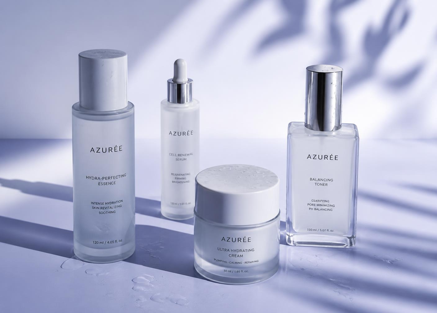 Minimalistische luxe skincareflessen op een lavendelkleurig vlak